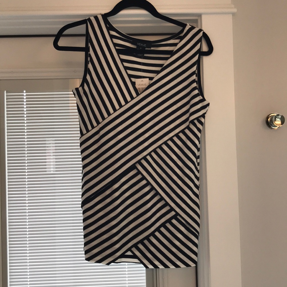 Crisscross design tank